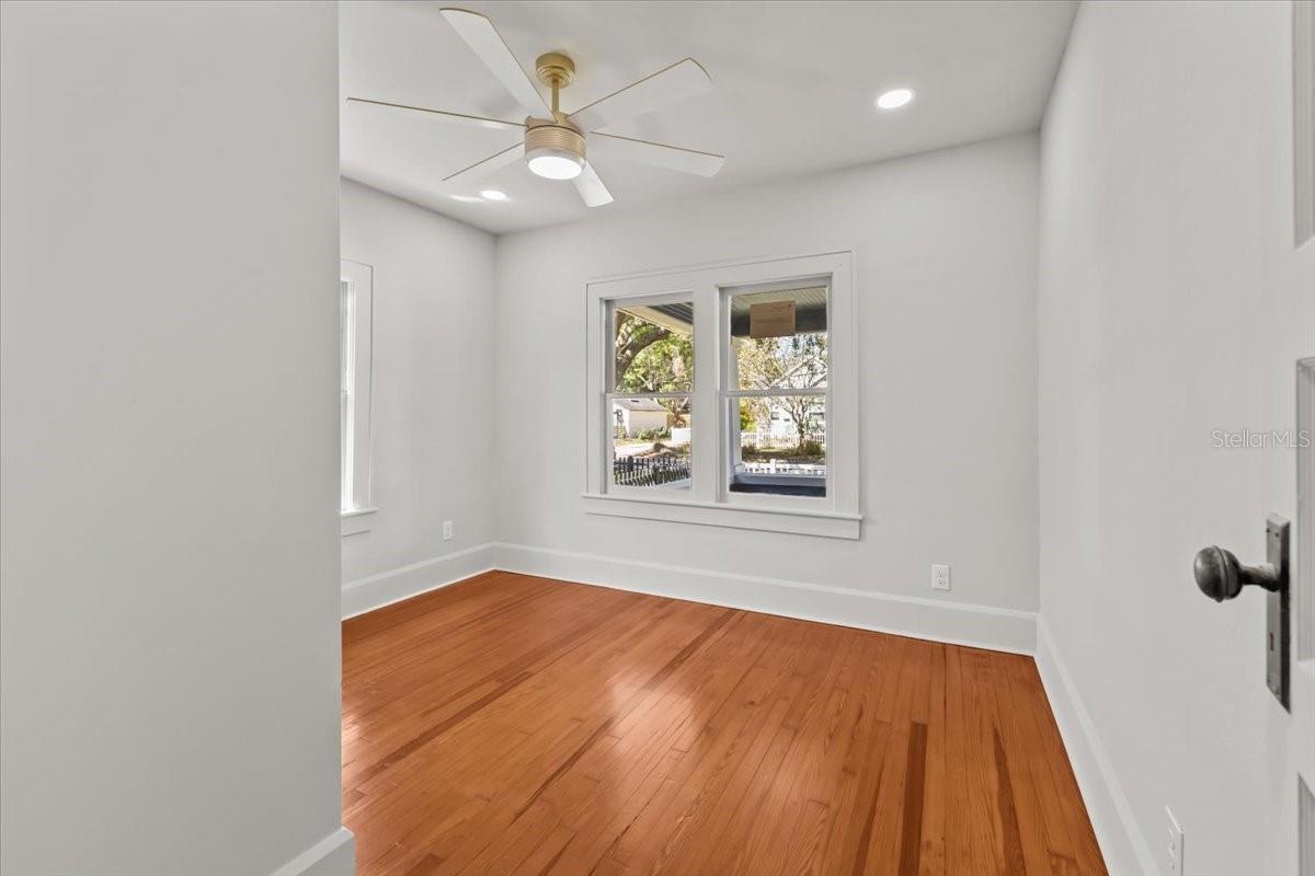 1115 CRESCENT LAKE DR N, ST PETERSBURG, FL, 33701