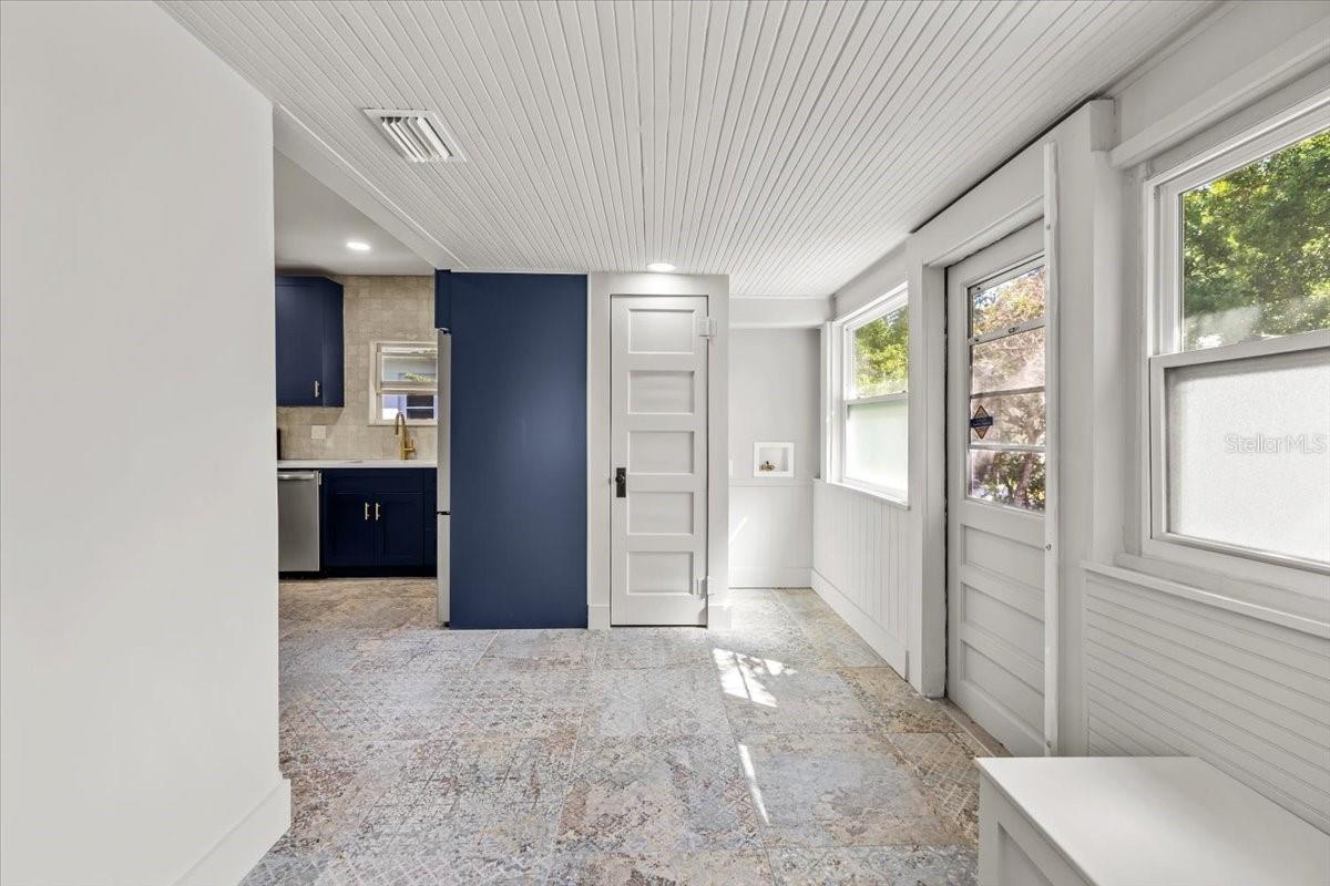 1115 CRESCENT LAKE DR N, ST PETERSBURG, FL, 33701