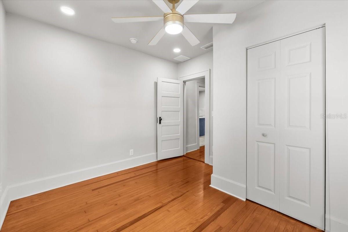 1115 CRESCENT LAKE DR N, ST PETERSBURG, FL, 33701