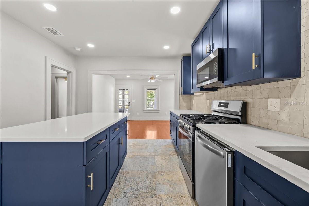 1115 CRESCENT LAKE DR N, ST PETERSBURG, FL, 33701