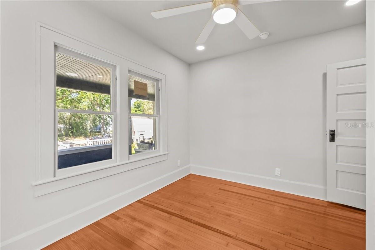 1115 CRESCENT LAKE DR N, ST PETERSBURG, FL, 33701