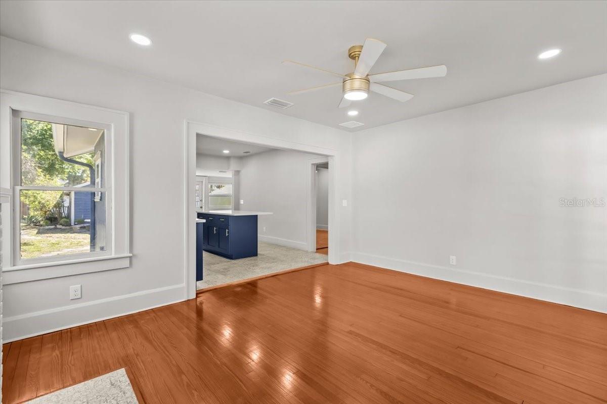 1115 CRESCENT LAKE DR N, ST PETERSBURG, FL, 33701