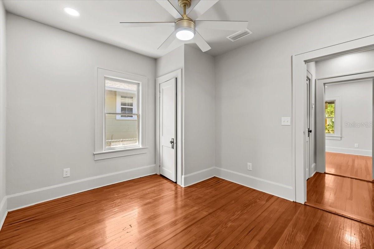 1115 CRESCENT LAKE DR N, ST PETERSBURG, FL, 33701