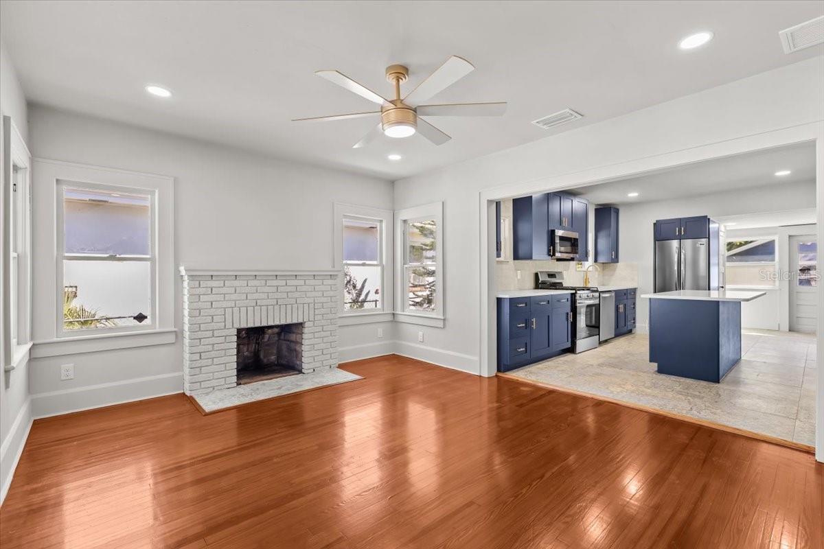 1115 CRESCENT LAKE DR N, ST PETERSBURG, FL, 33701