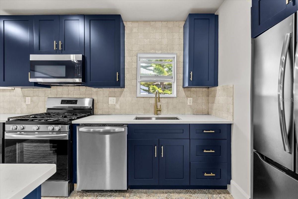 1115 CRESCENT LAKE DR N, ST PETERSBURG, FL, 33701