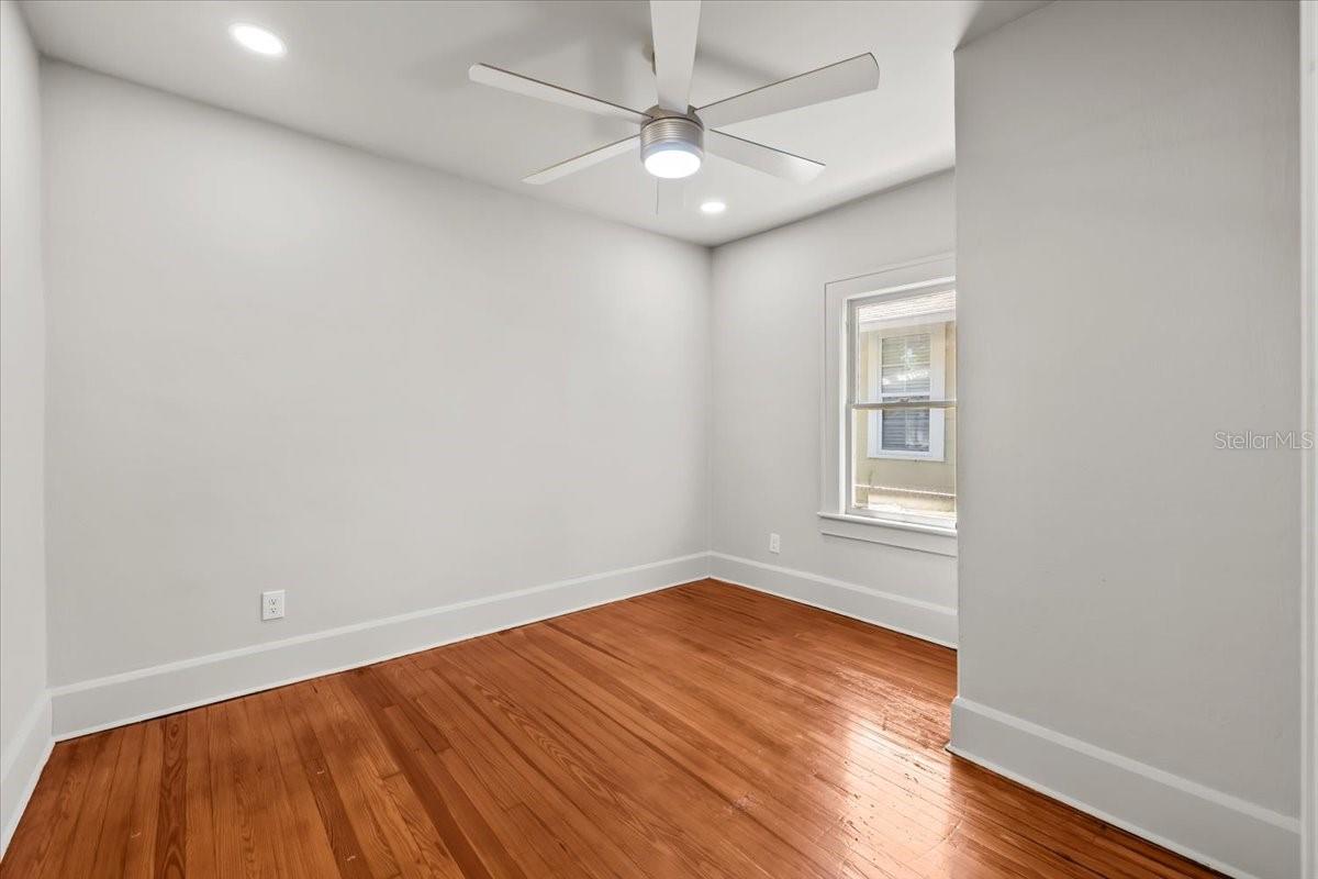 1115 CRESCENT LAKE DR N, ST PETERSBURG, FL, 33701