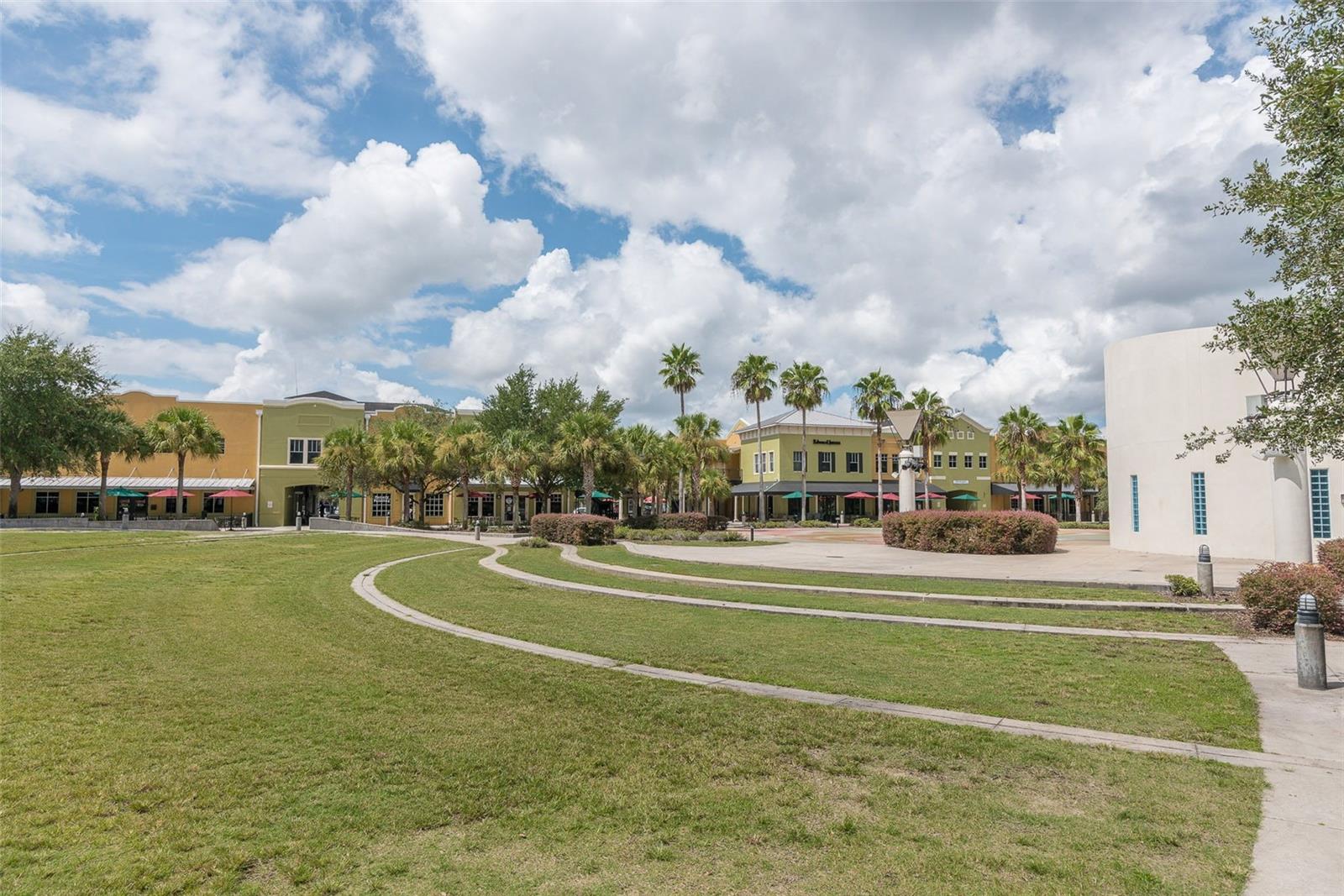 5705 VILLAGE CENTER DR, LITHIA, FL, 33547