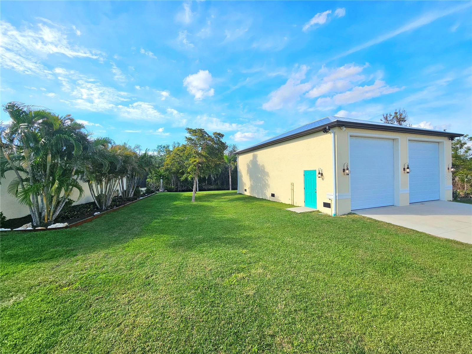 3215 PEACE RIVER DR, PUNTA GORDA, FL, 33983
