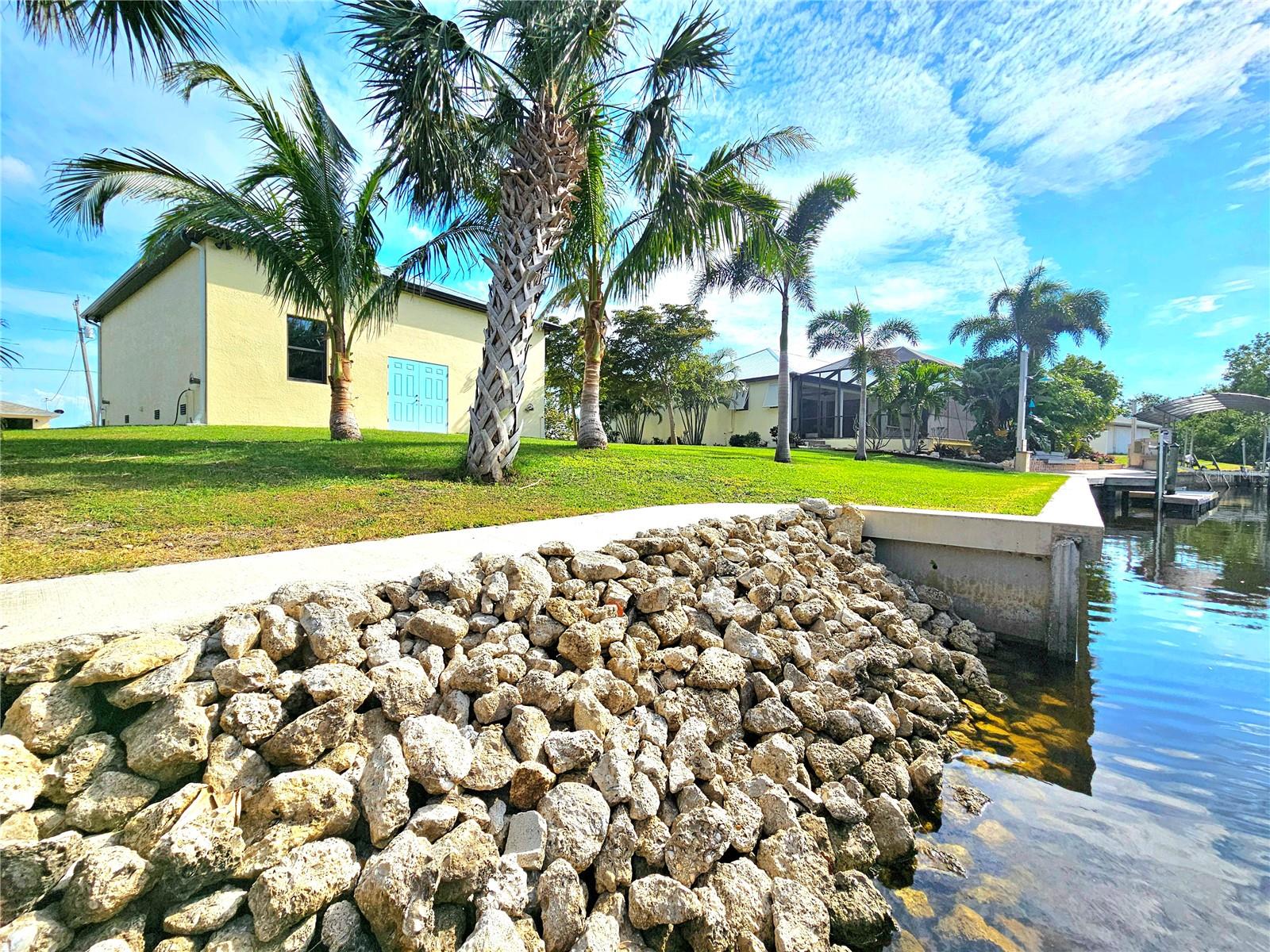 3215 PEACE RIVER DR, PUNTA GORDA, FL, 33983