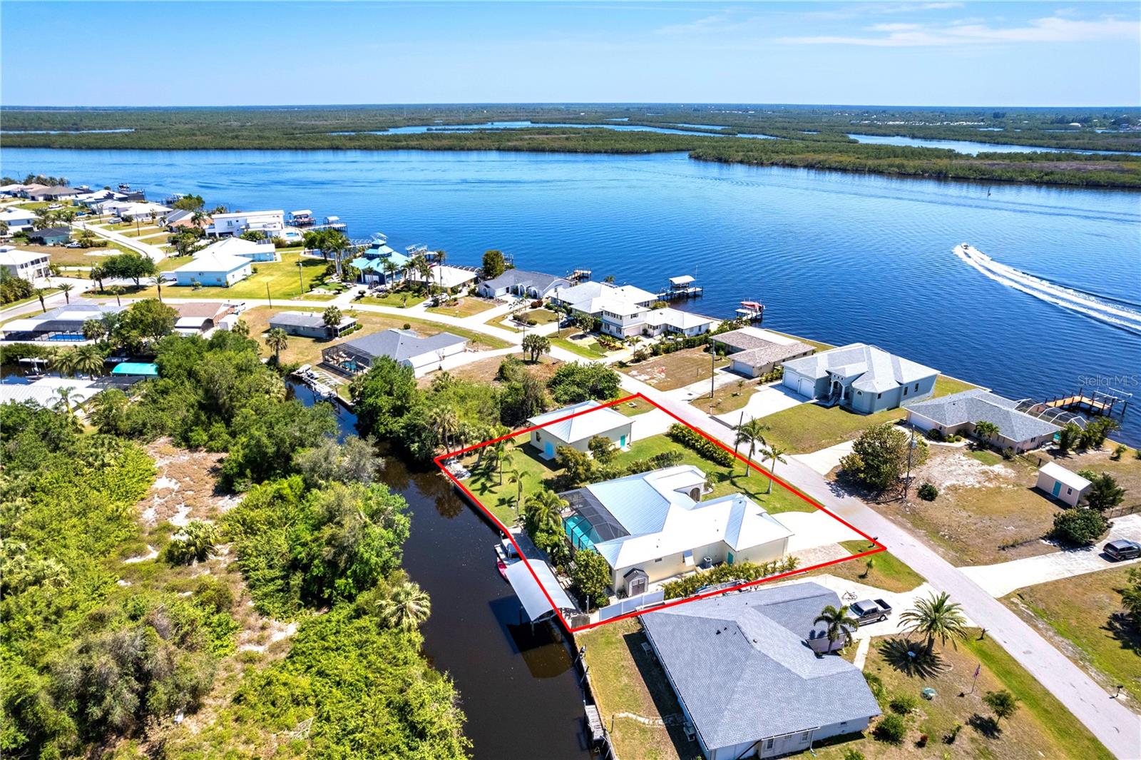 3215 PEACE RIVER DR, PUNTA GORDA, FL, 33983