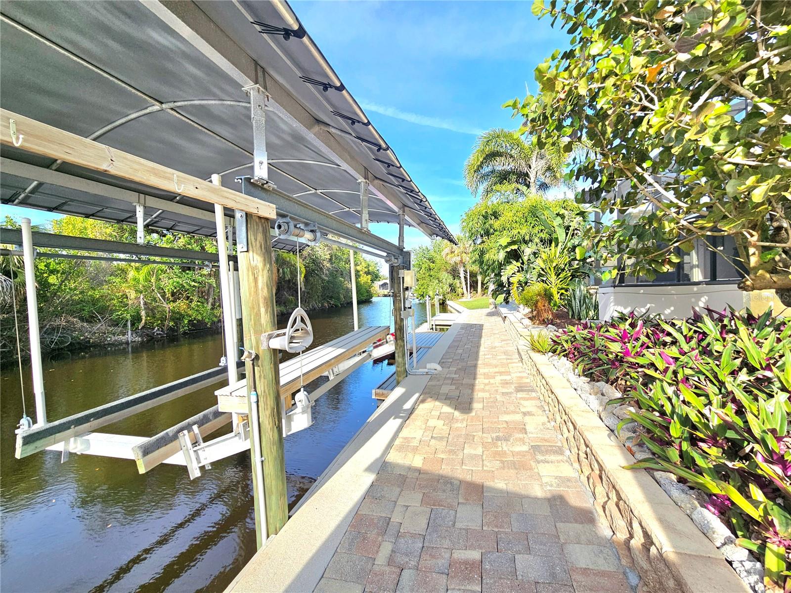 3215 PEACE RIVER DR, PUNTA GORDA, FL, 33983