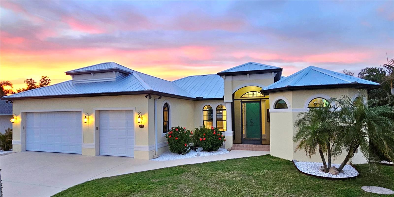 3215 PEACE RIVER DR, PUNTA GORDA, FL, 33983