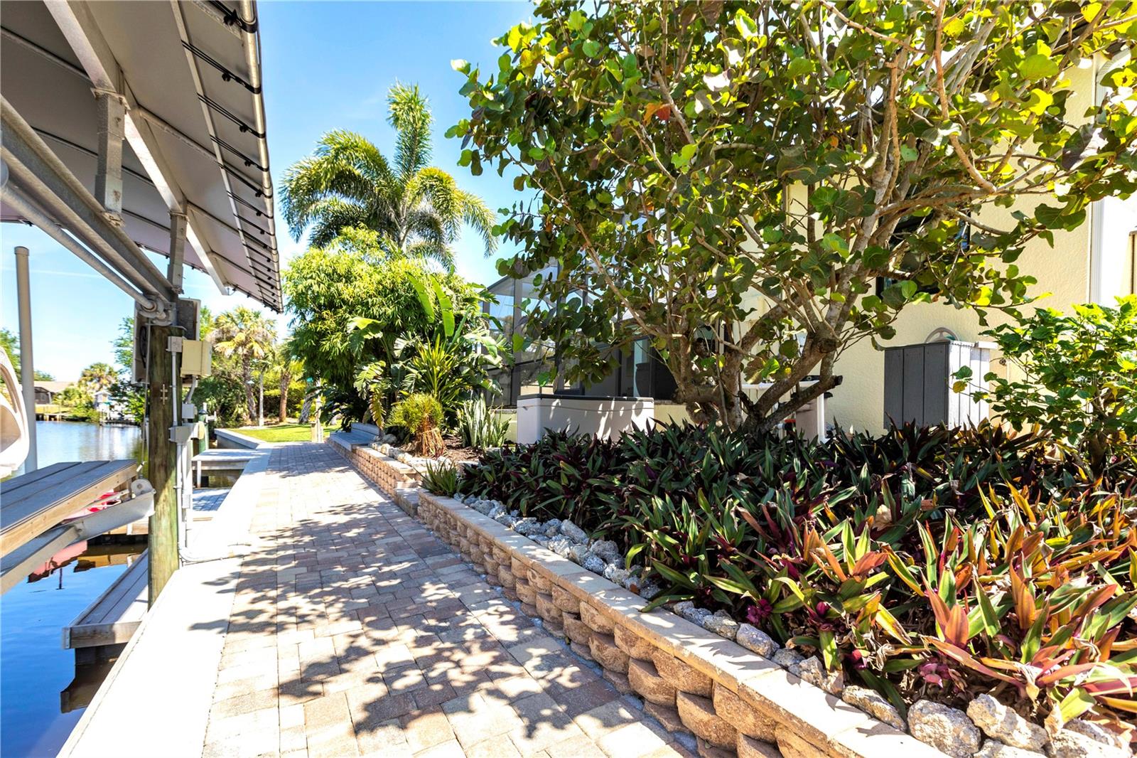 3215 PEACE RIVER DR, PUNTA GORDA, FL, 33983