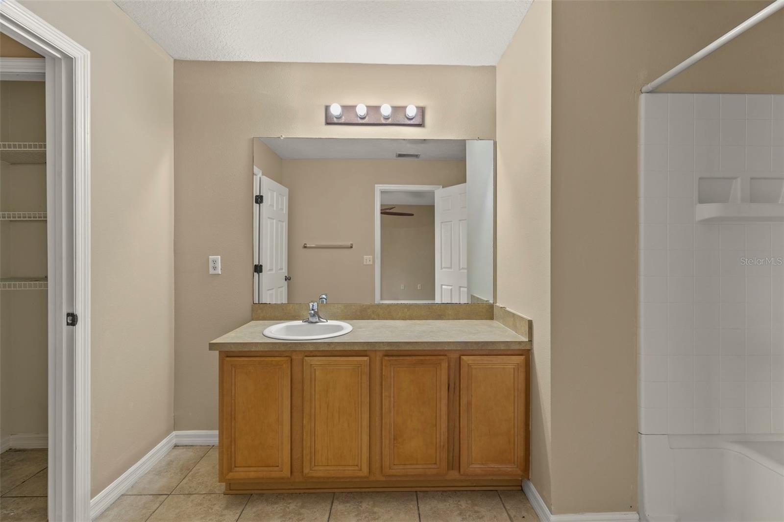 2441 HIBISCUS BAY LN, BRANDON, FL, 33511