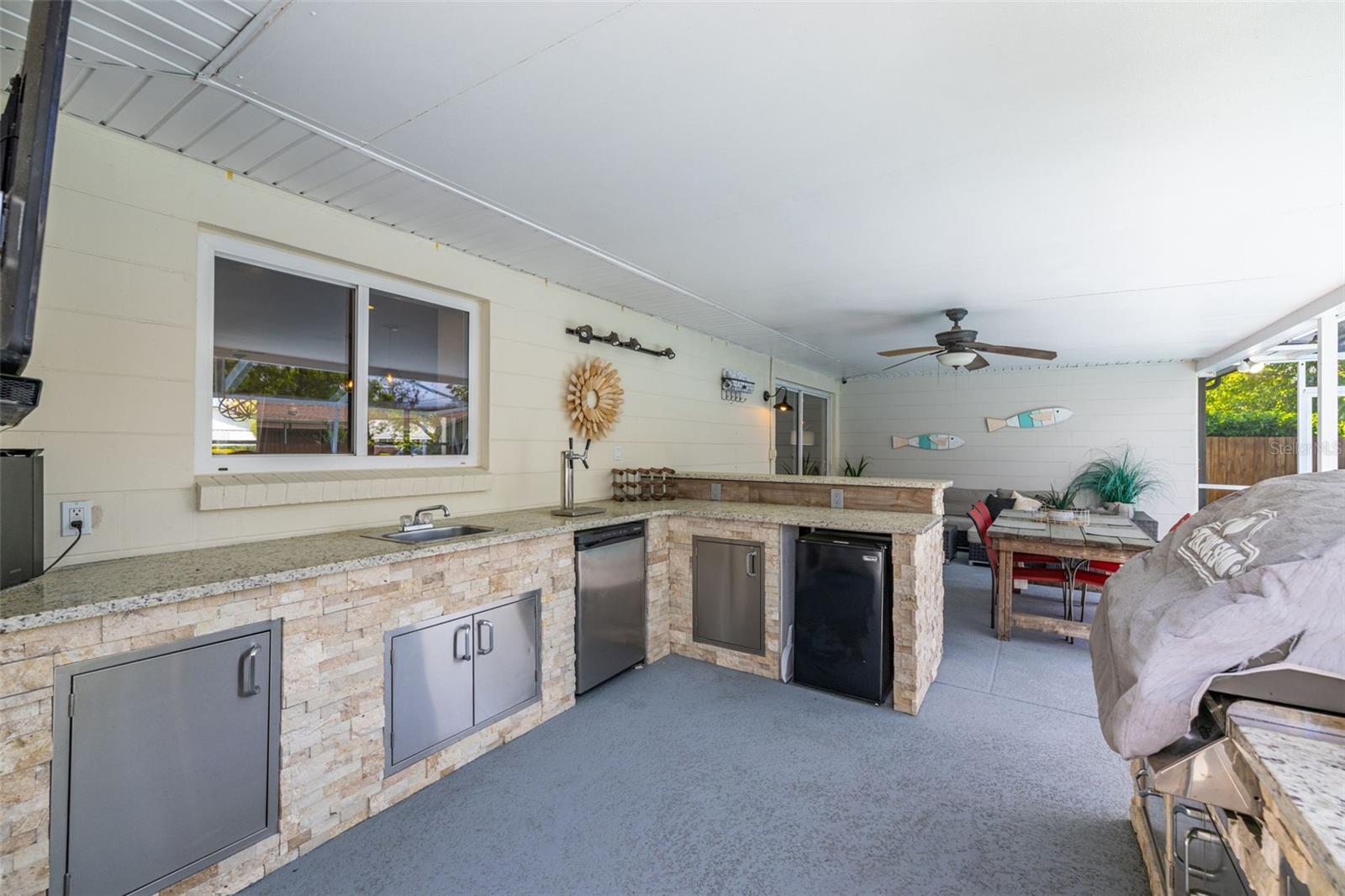 3310 VALENCIA RD, TAMPA, FL, 33618