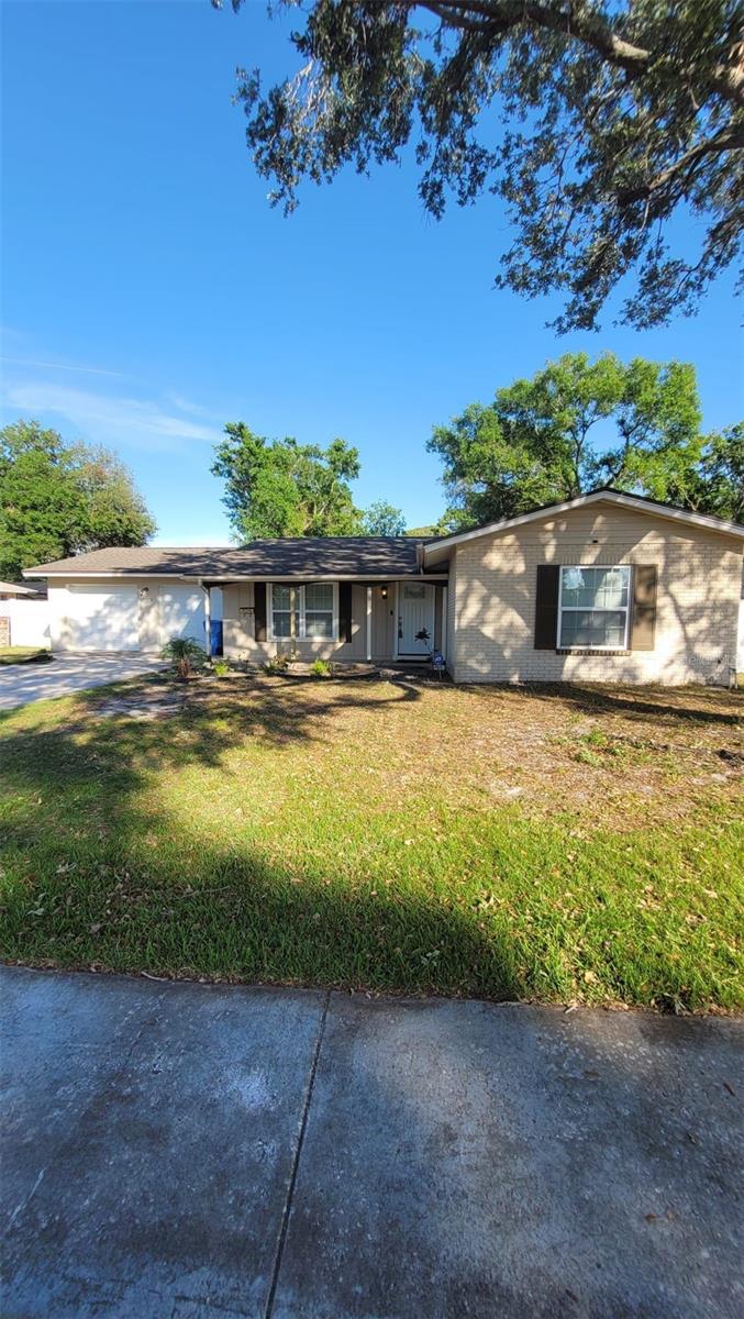 8335 W POCAHONTAS AVE, TAMPA, FL, 33615