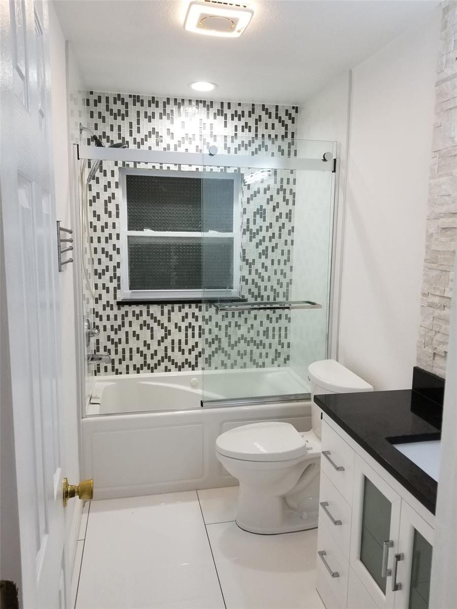 8335 W POCAHONTAS AVE, TAMPA, FL, 33615