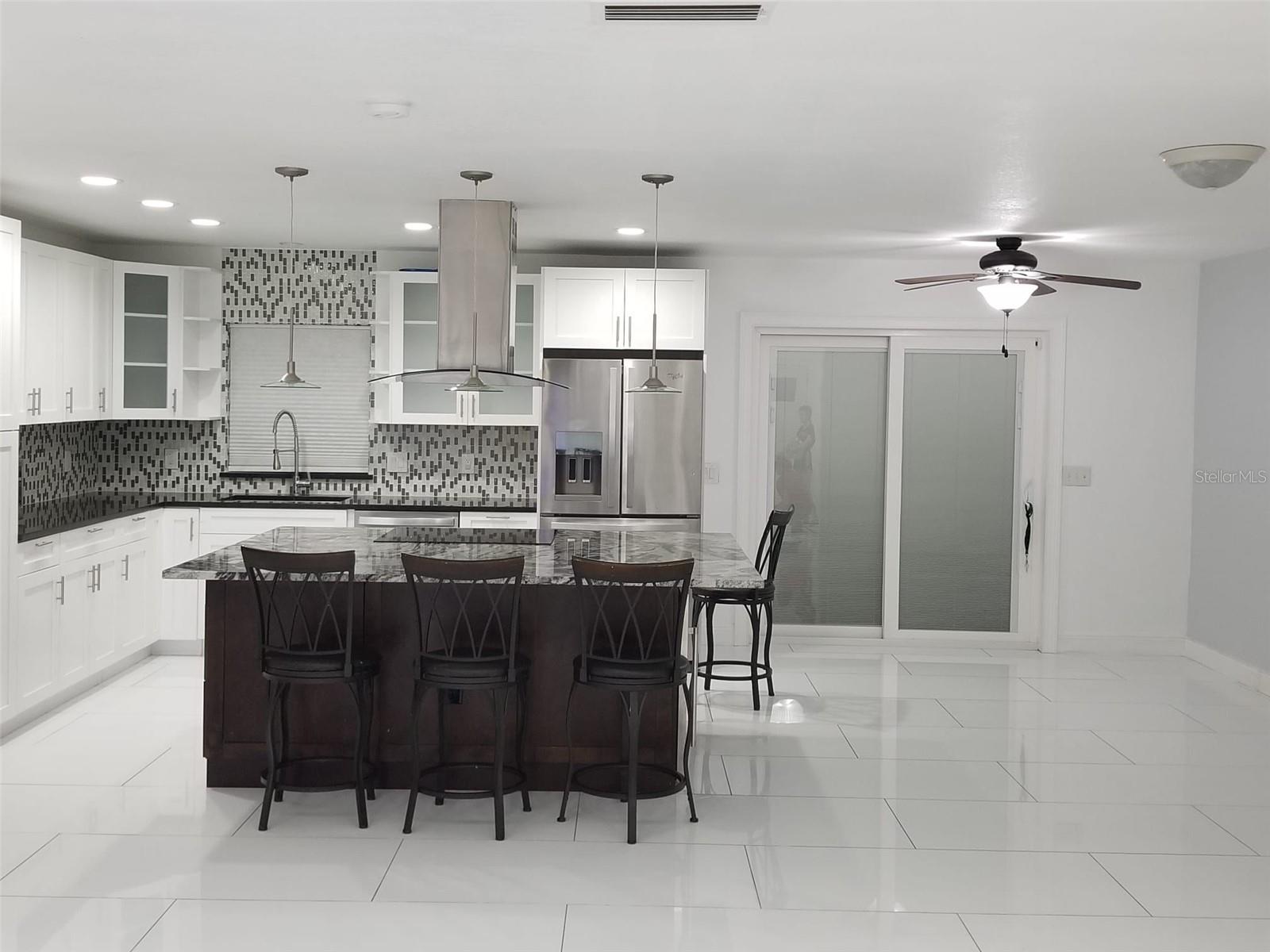 8335 W POCAHONTAS AVE, TAMPA, FL, 33615