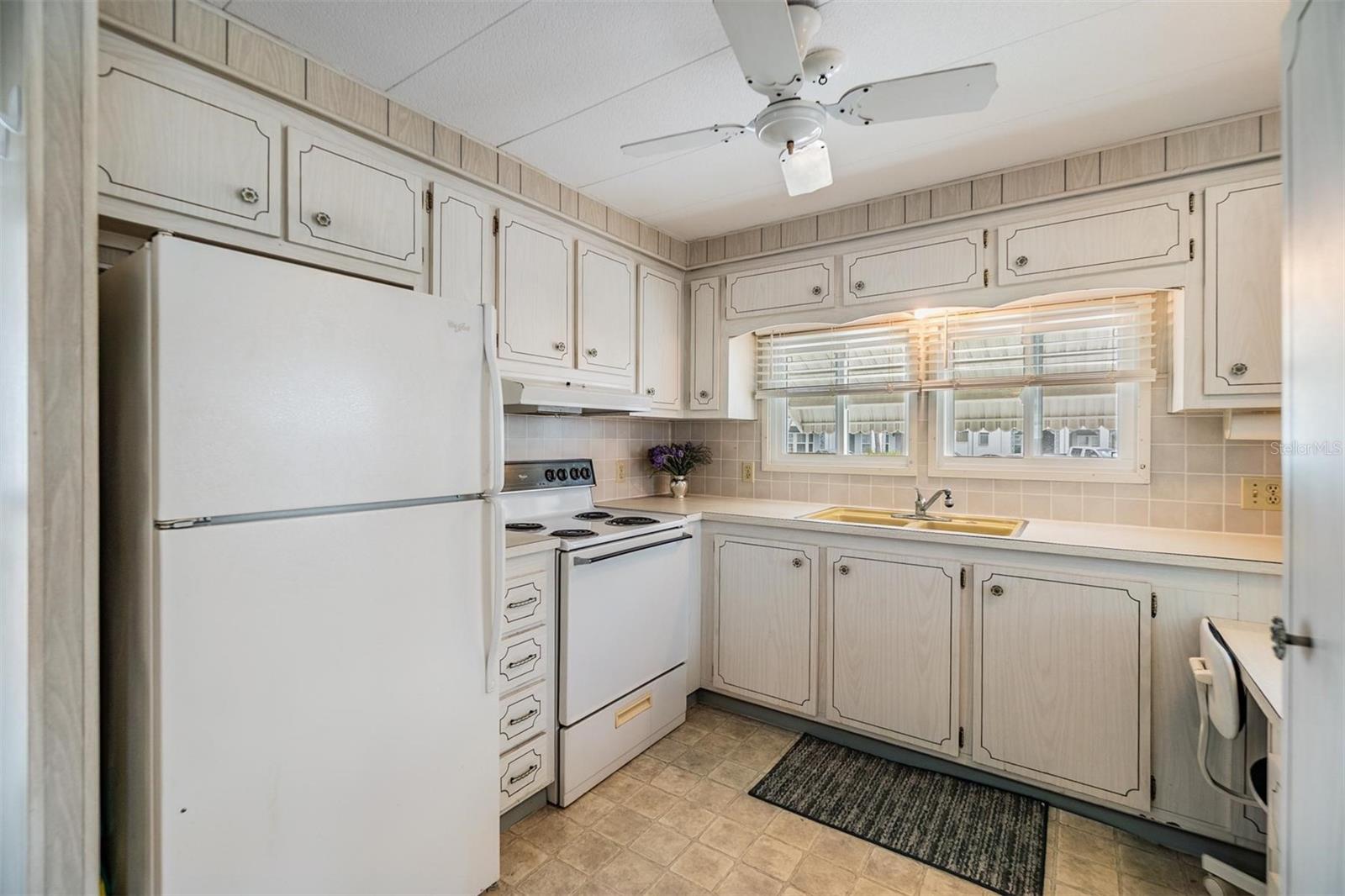 4851 W GANDY BLVD #B4L38, TAMPA, FL, 33611