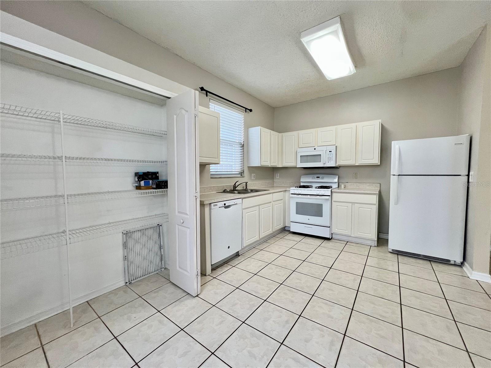 928 GRAND CANYON DR, VALRICO, FL, 33594