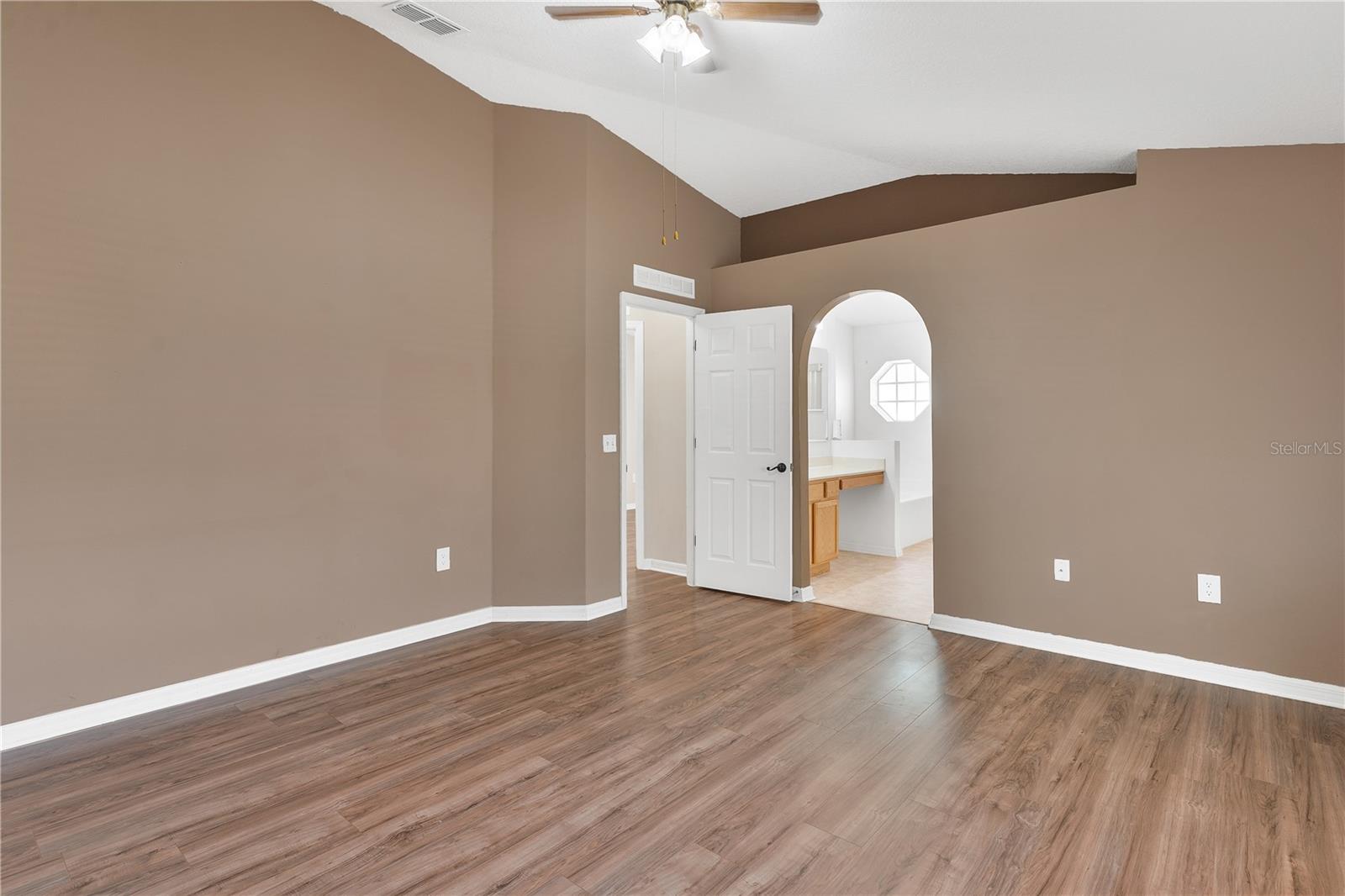 2210 AITKIN LOOP, LEESBURG, FL, 34748