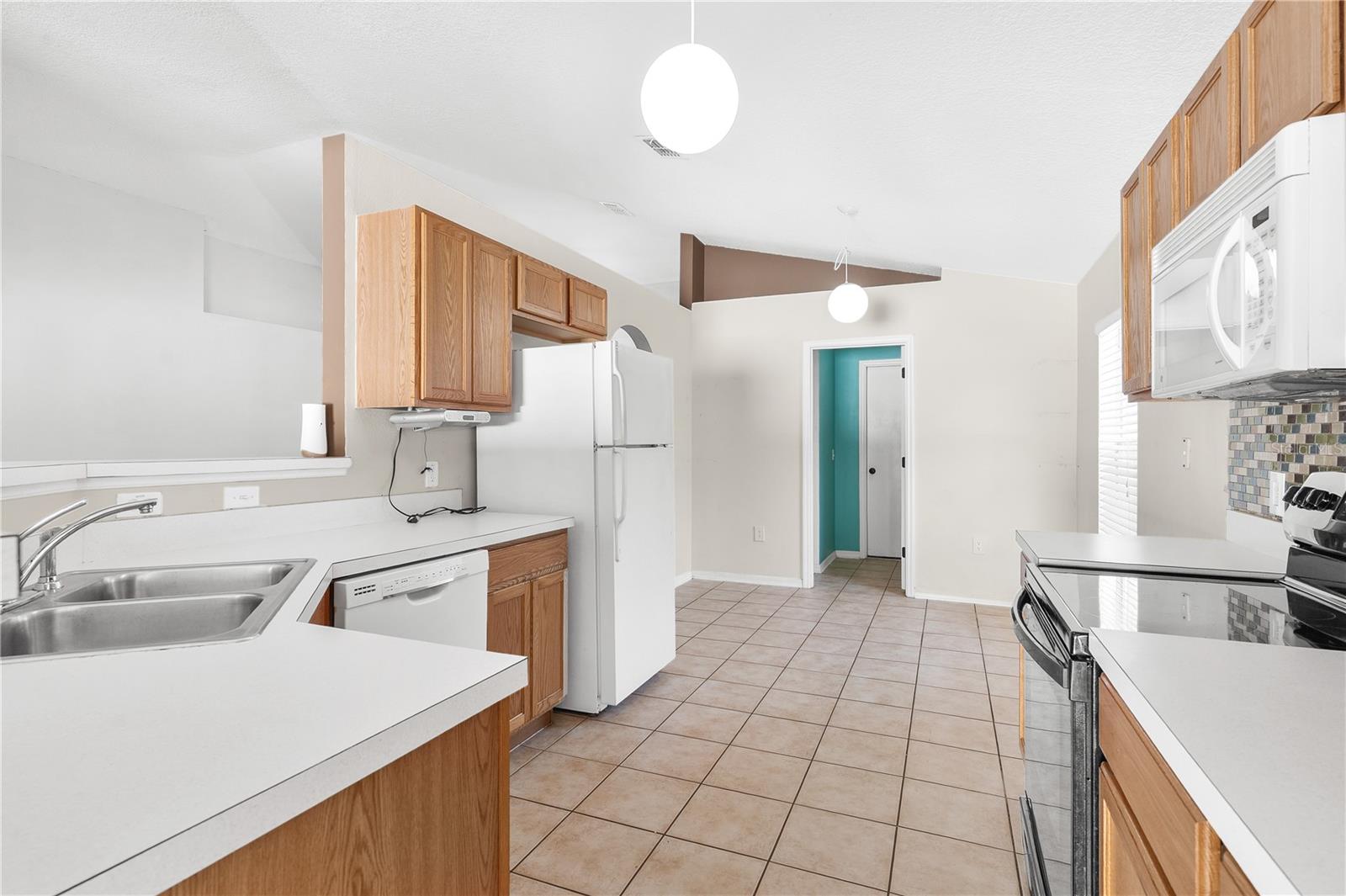 2210 AITKIN LOOP, LEESBURG, FL, 34748