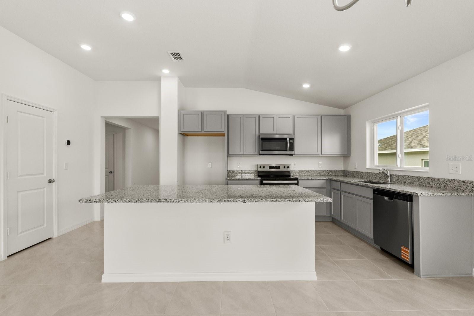 640 ROYAL PALM DR, DUNDEE, FL, 33838