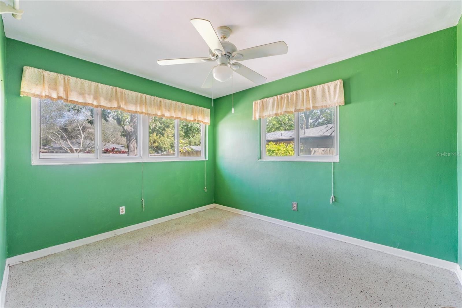 559 OAKWOOD DR, LARGO, FL, 33771