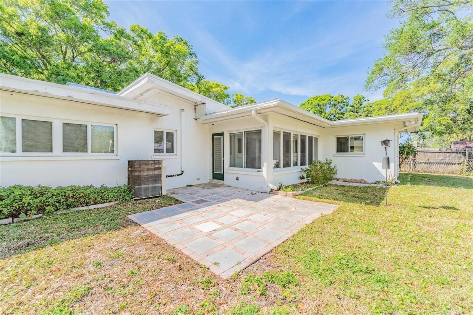 559 OAKWOOD DR, LARGO, FL, 33771