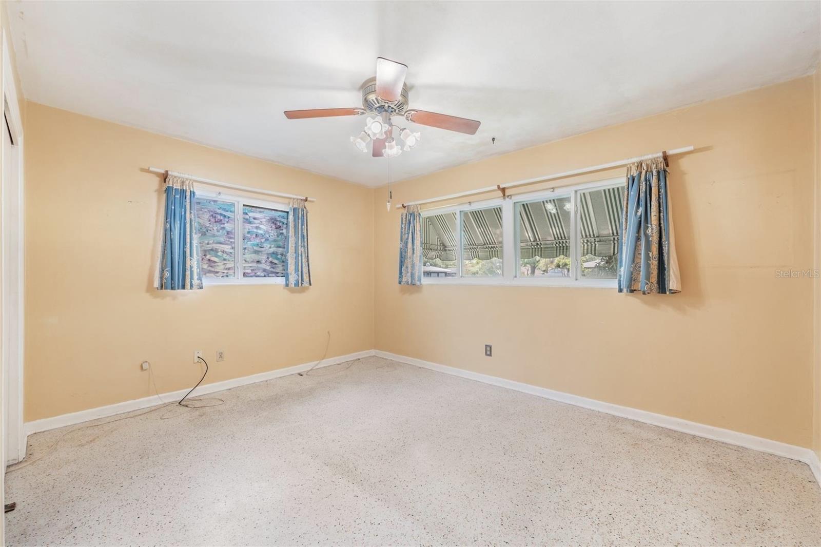 559 OAKWOOD DR, LARGO, FL, 33771
