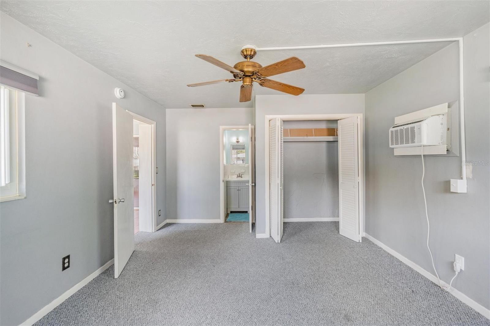 559 OAKWOOD DR, LARGO, FL, 33771