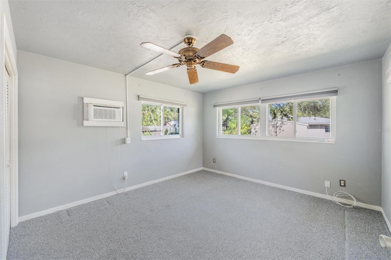 559 OAKWOOD DR, LARGO, FL, 33771