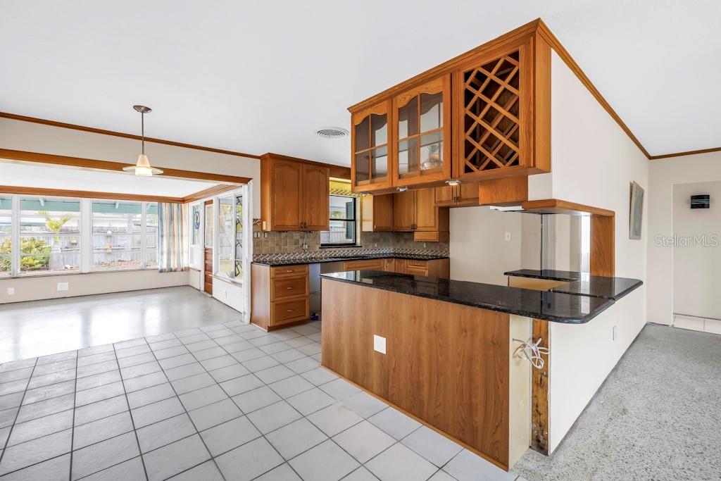 10215 3RD ST E, TREASURE ISLAND, FL, 33706