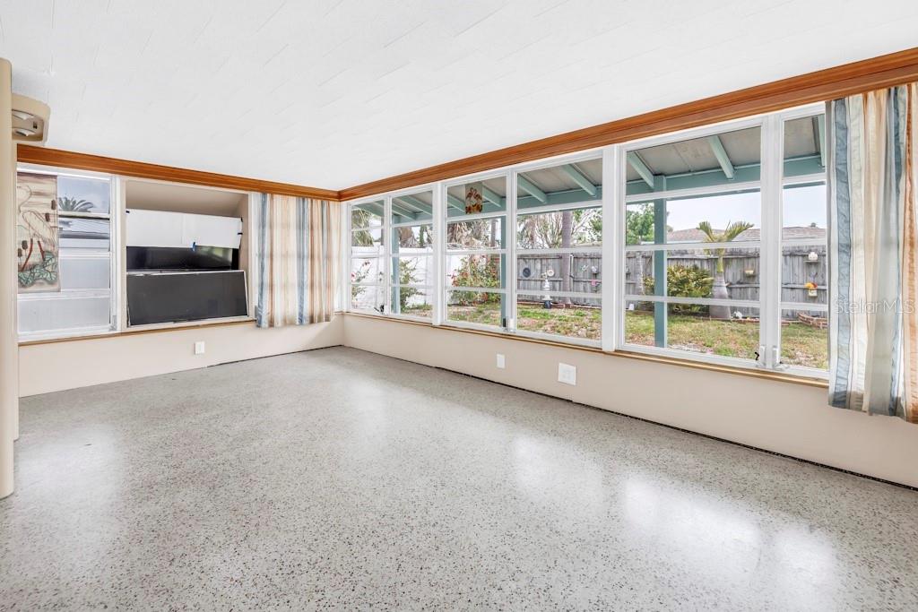 10215 3RD ST E, TREASURE ISLAND, FL, 33706
