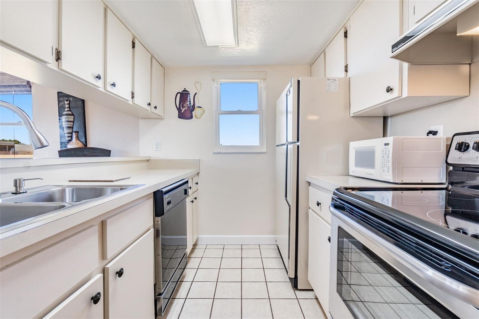 2525 WEST BAY DR #B44, BELLEAIR BLUFFS, FL, 33770