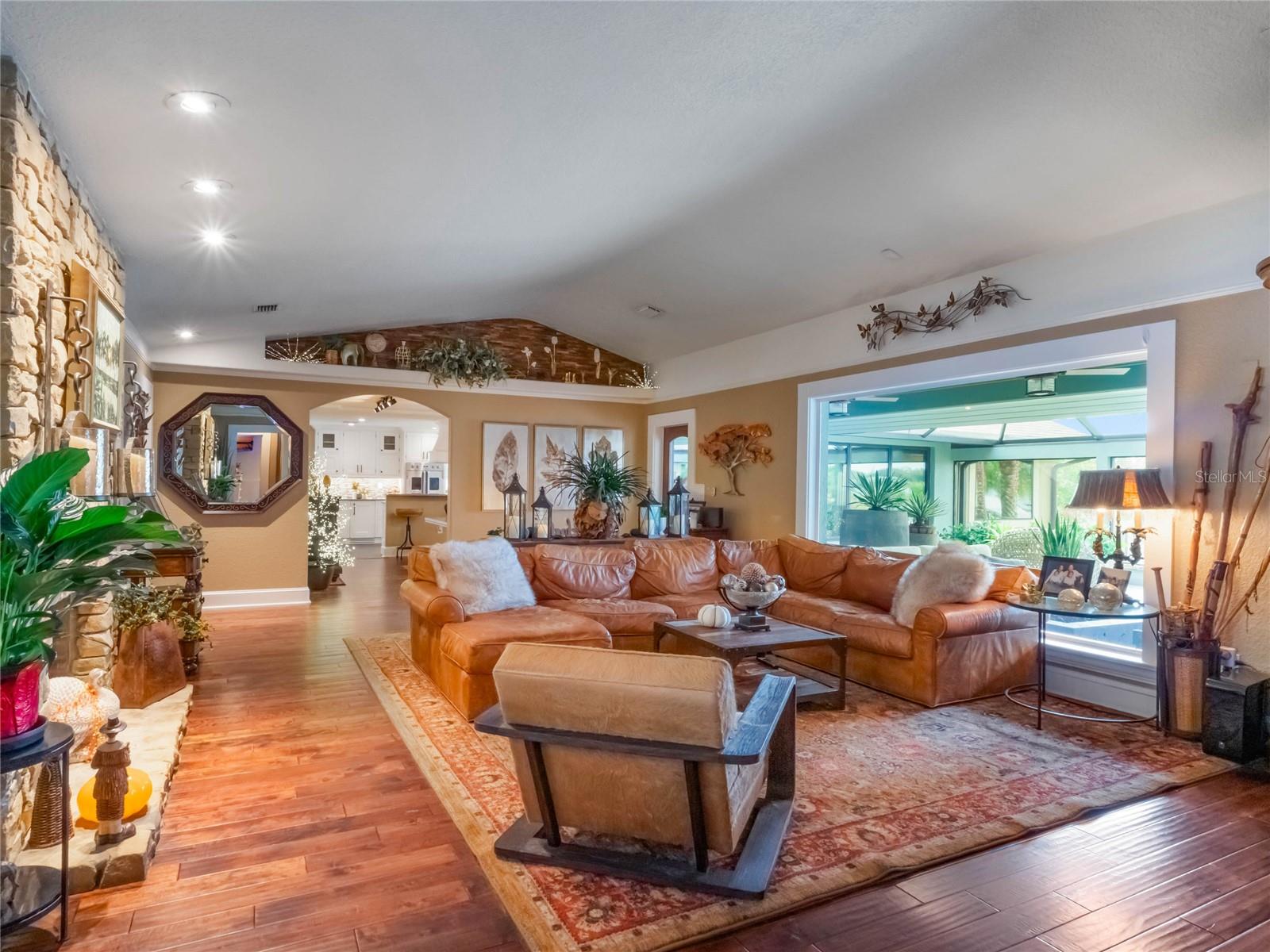 1945 OVERLOOK DR, MOUNT DORA, FL, 32757