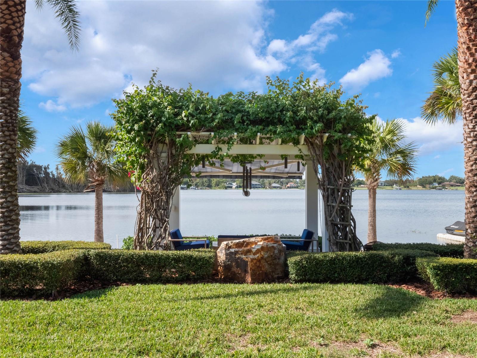 1945 OVERLOOK DR, MOUNT DORA, FL, 32757