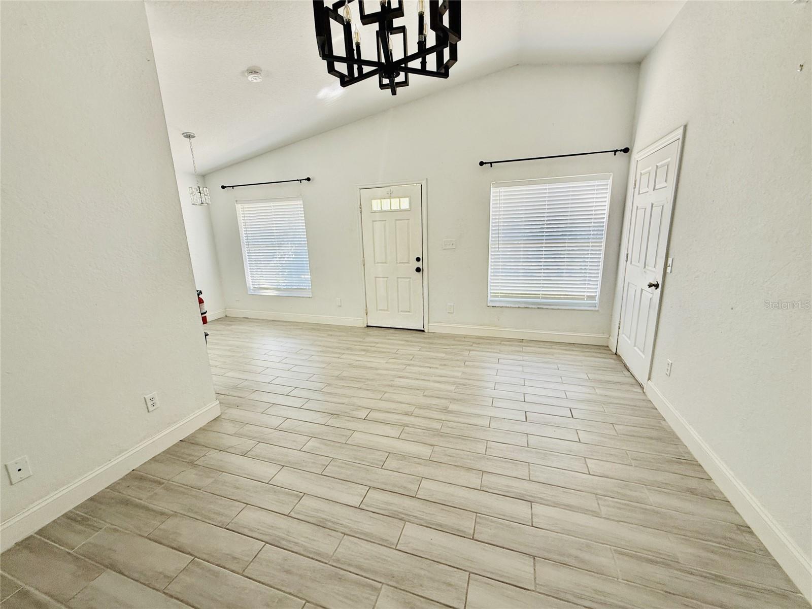 19 W ELLA J GILMORE ST, APOPKA, FL, 32703