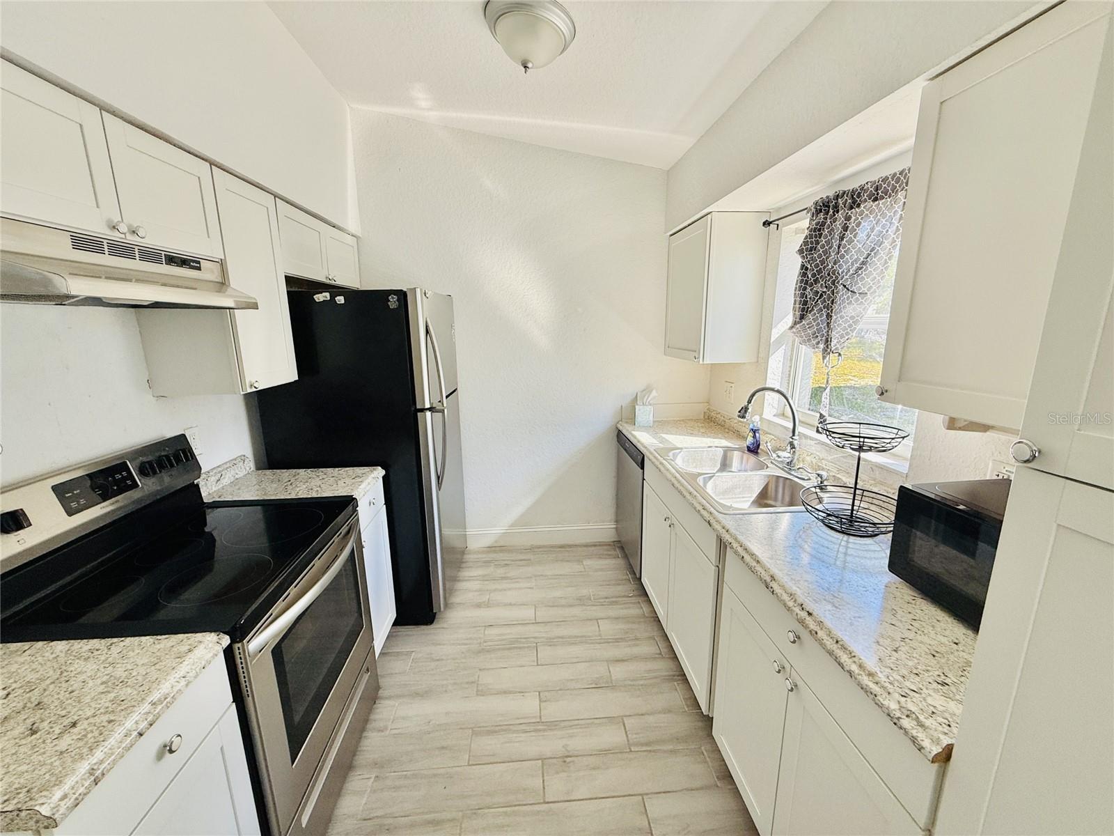 19 W ELLA J GILMORE ST, APOPKA, FL, 32703