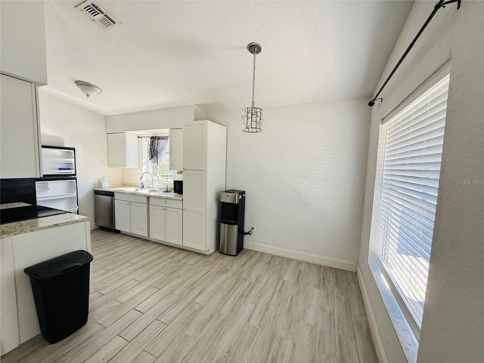 19 W ELLA J GILMORE ST, APOPKA, FL, 32703