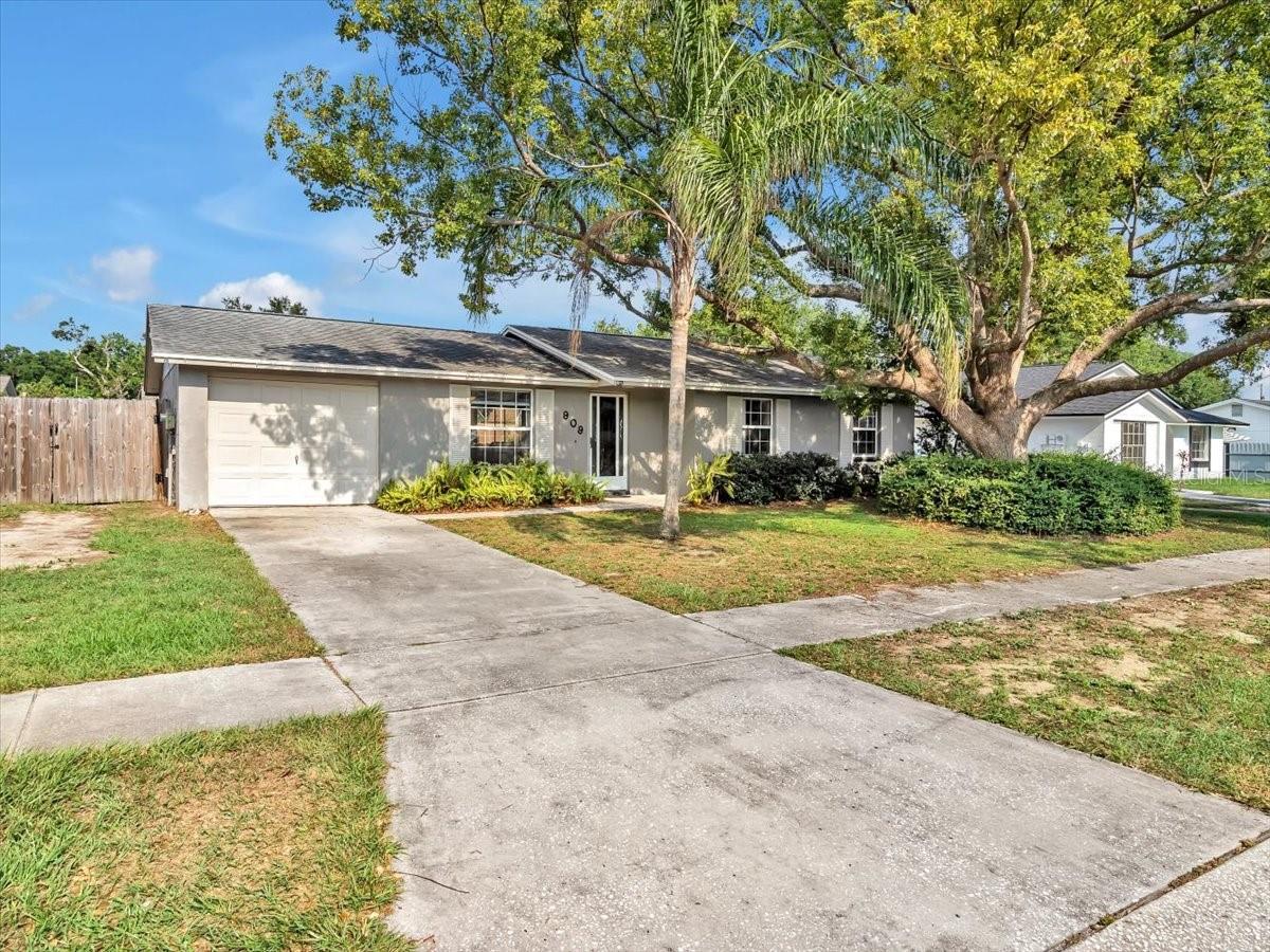 909 KIRKCALDY WAY, VALRICO, FL, 33594