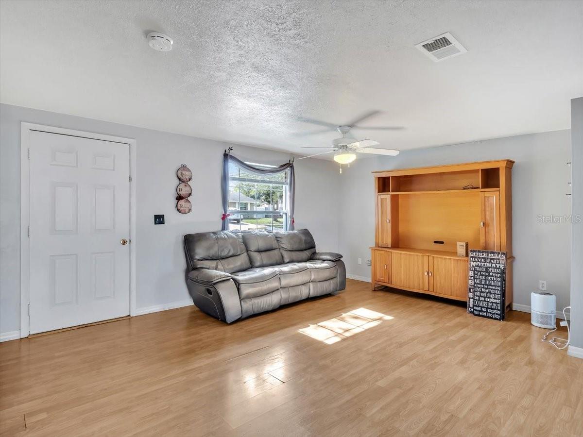 909 KIRKCALDY WAY, VALRICO, FL, 33594