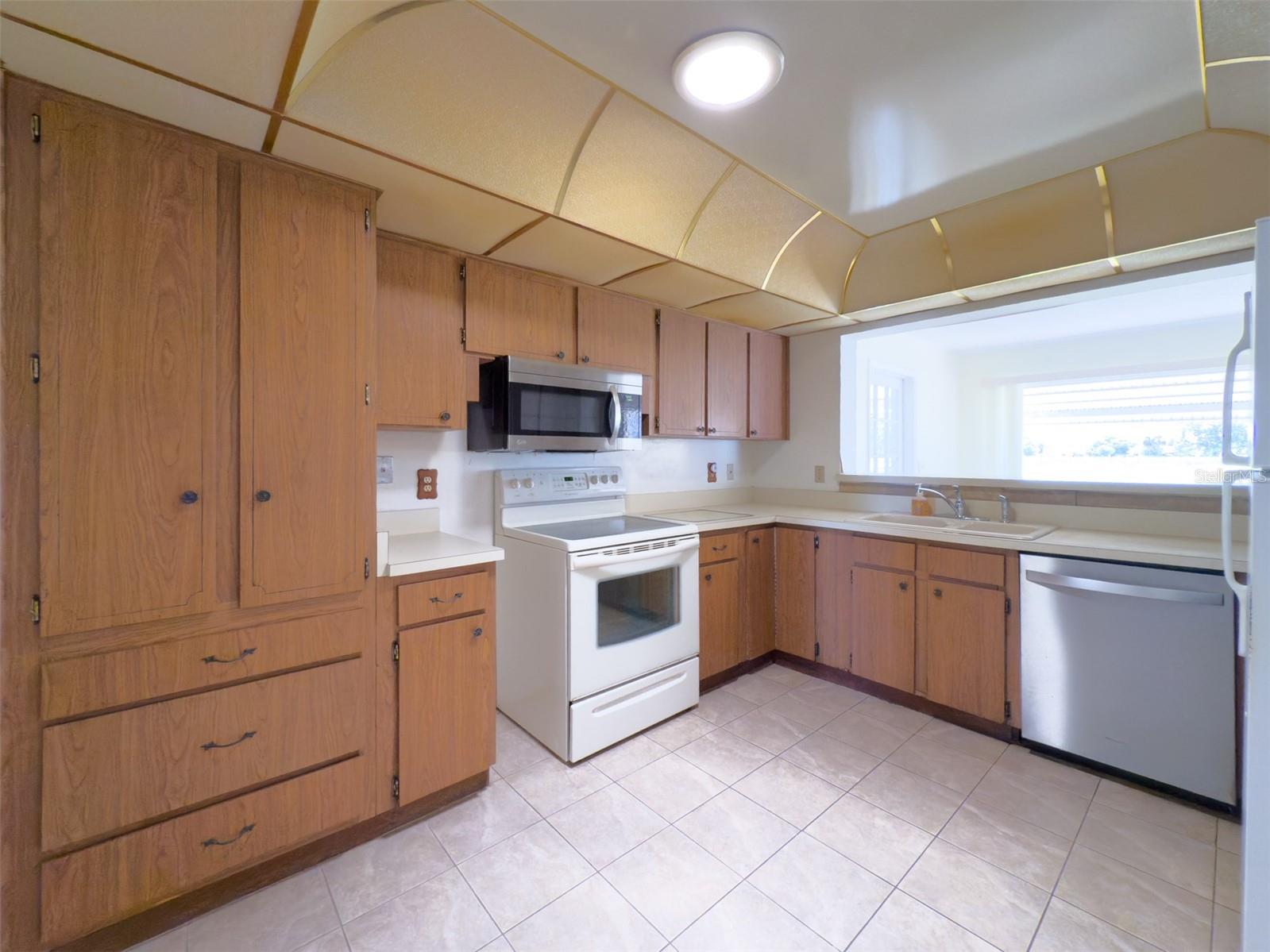 688 ALLEGHENY DR, SUN CITY CENTER, FL, 33573