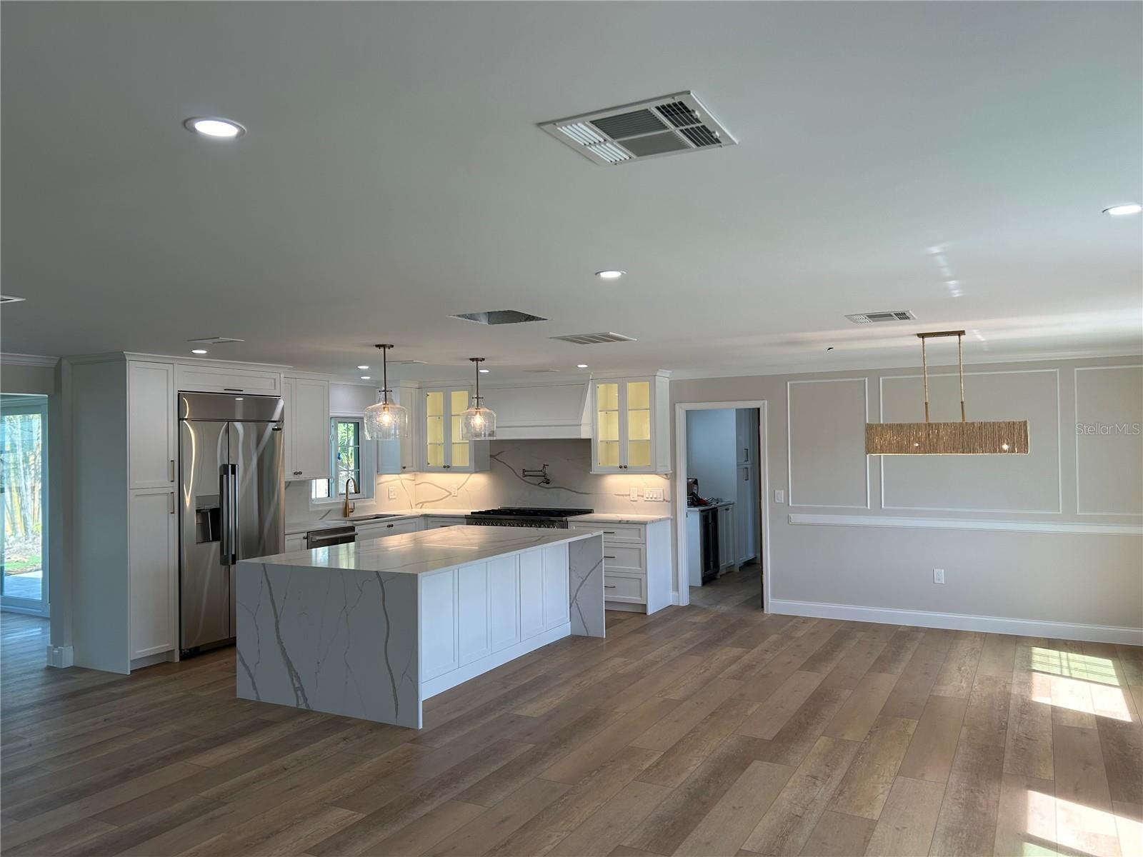 691 RUSSELL ST, LONGBOAT KEY, FL, 34228