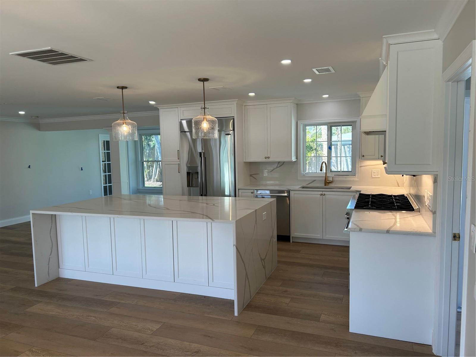 691 RUSSELL ST, LONGBOAT KEY, FL, 34228