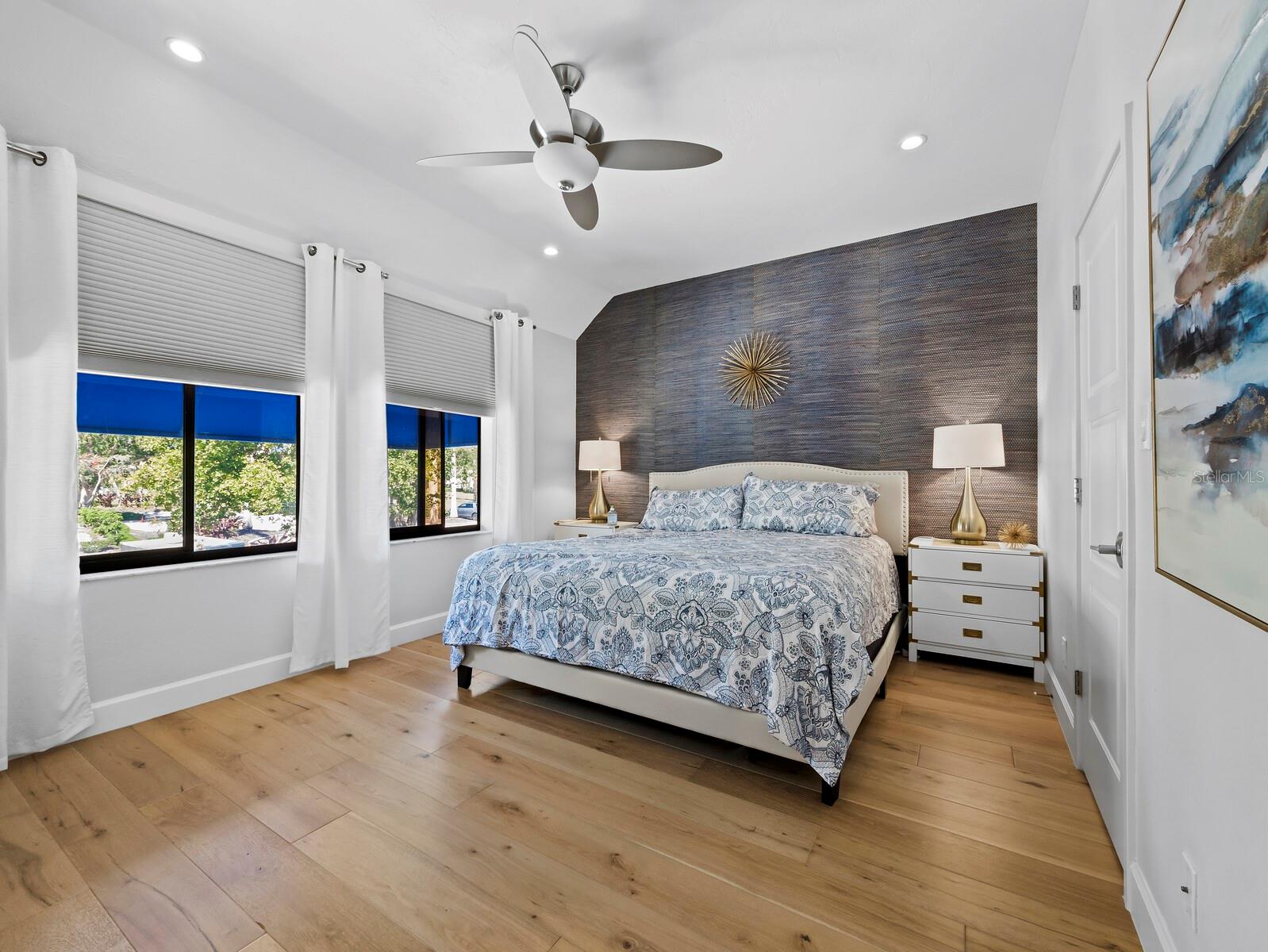 1928 HARBOURSIDE DR #1404, LONGBOAT KEY, FL, 34228