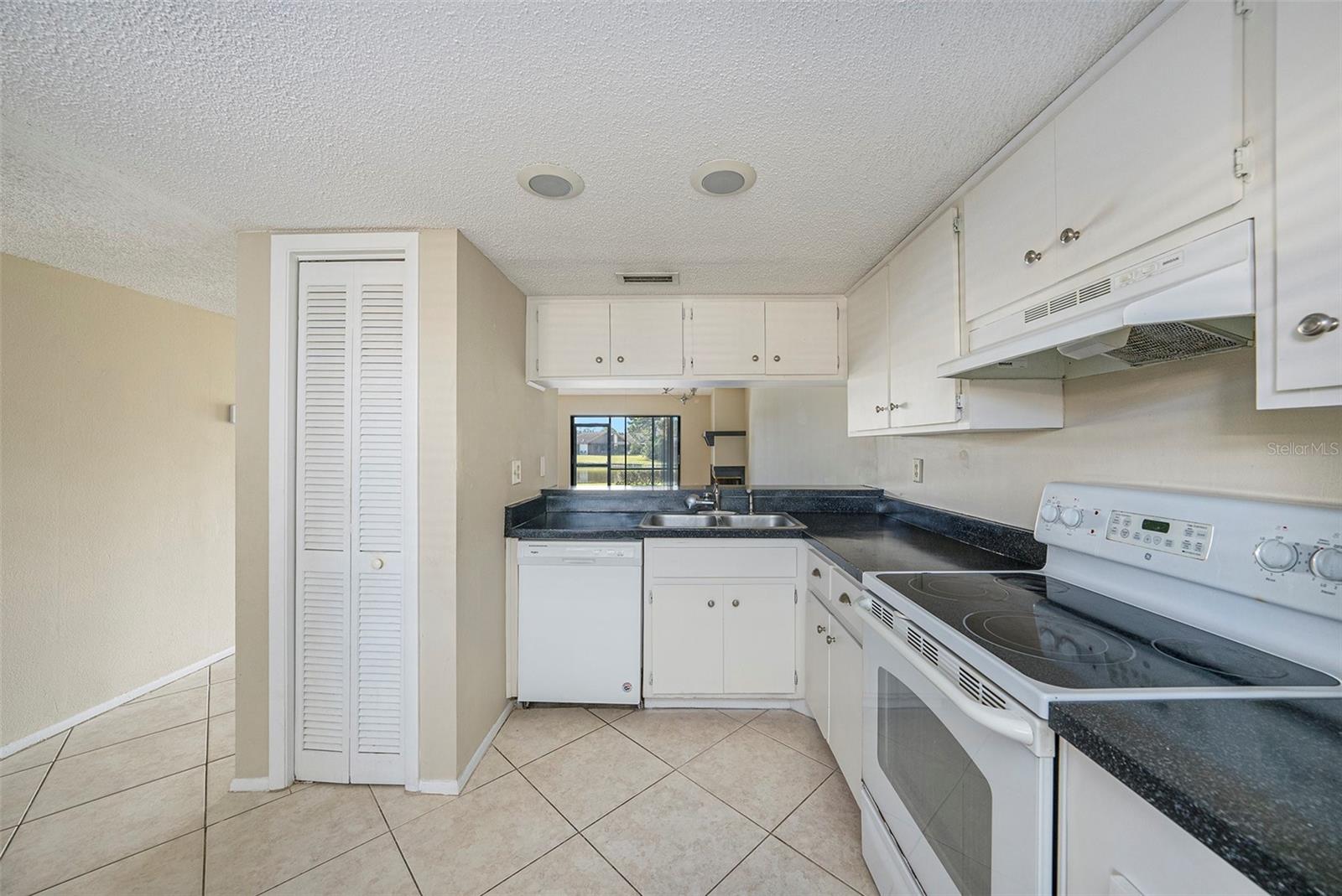 141 LAKEVIEW WAY #141, OLDSMAR, FL, 34677