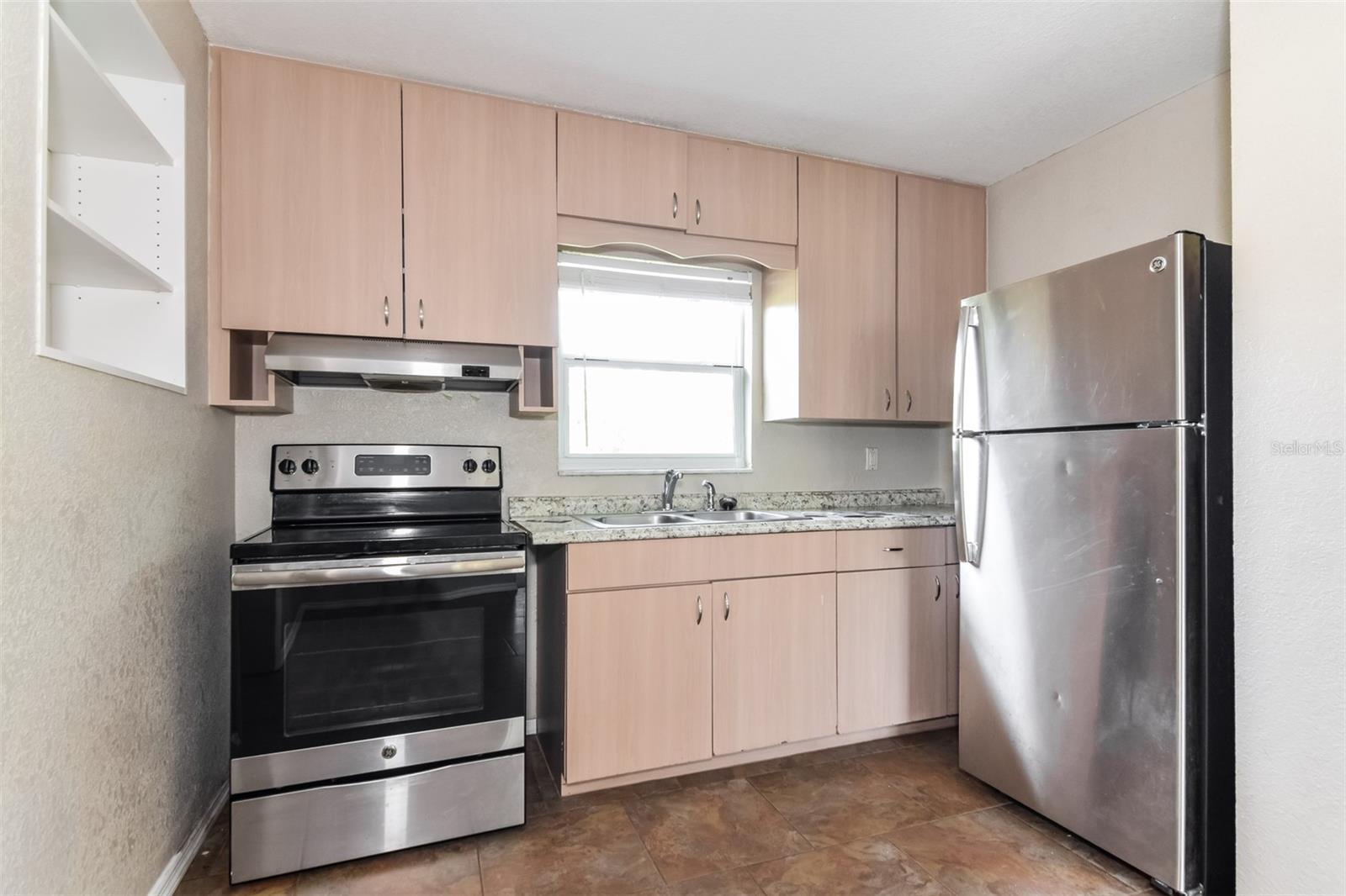 2184 COLONIAL AVE, LAKELAND, FL, 33801