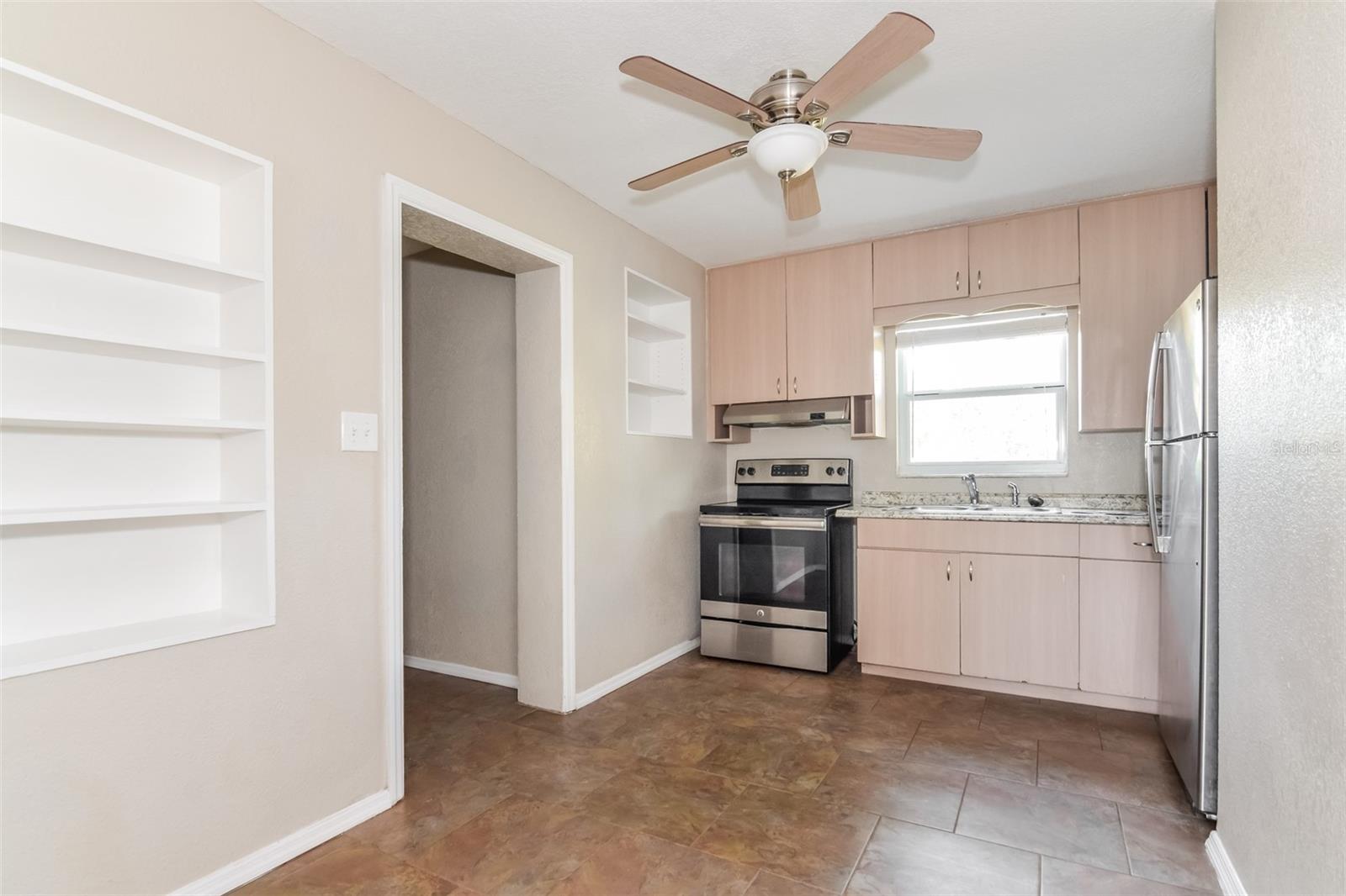 2184 COLONIAL AVE, LAKELAND, FL, 33801