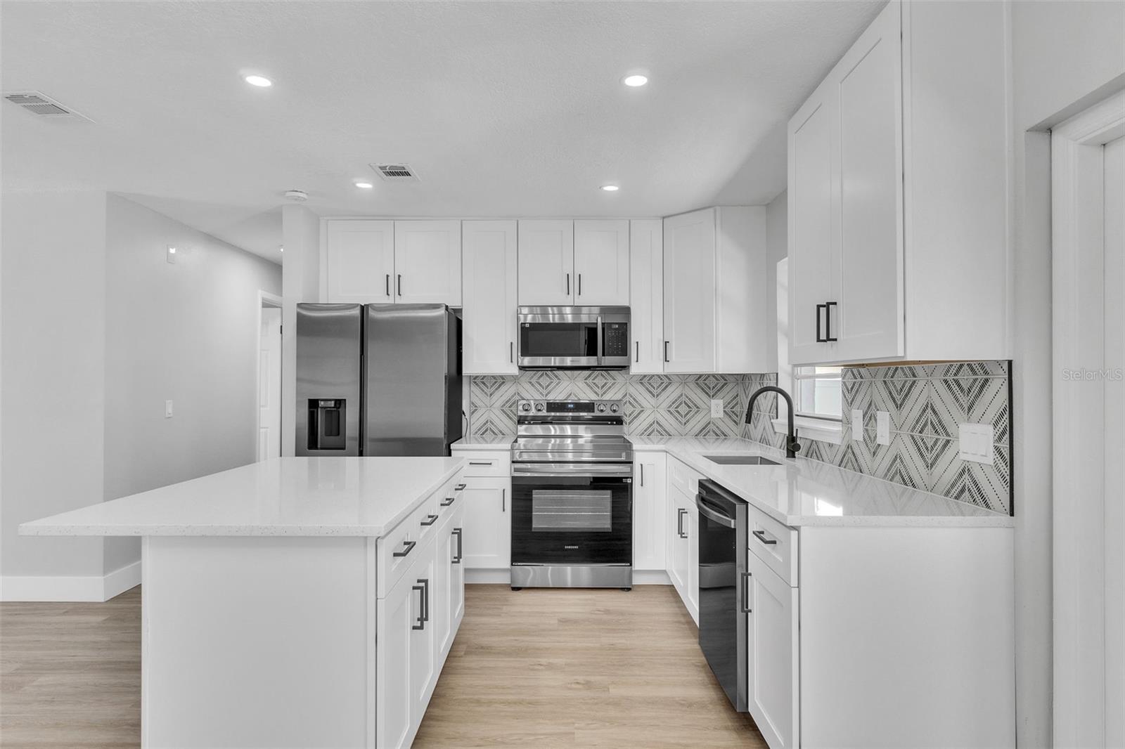 2029 LAS PALMAS CIR, ORLANDO, FL, 32822